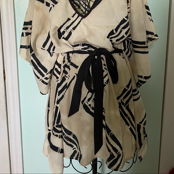 Dress - Picture 3 of 4